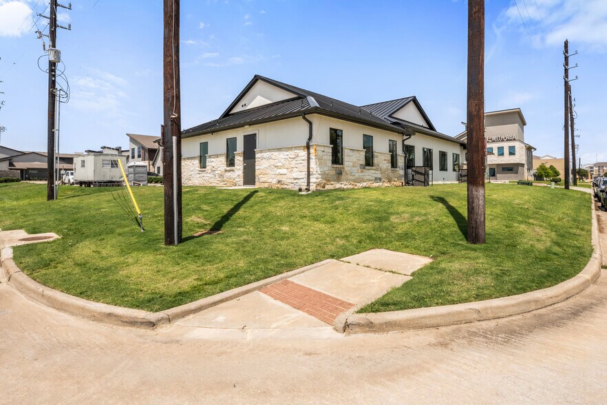 More Photos Of 213 Bella Katy Dr, Katy Medical For Lease