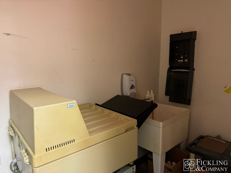 More Photos Of 1217 Columbia Dr, Milledgeville Medical For Sale