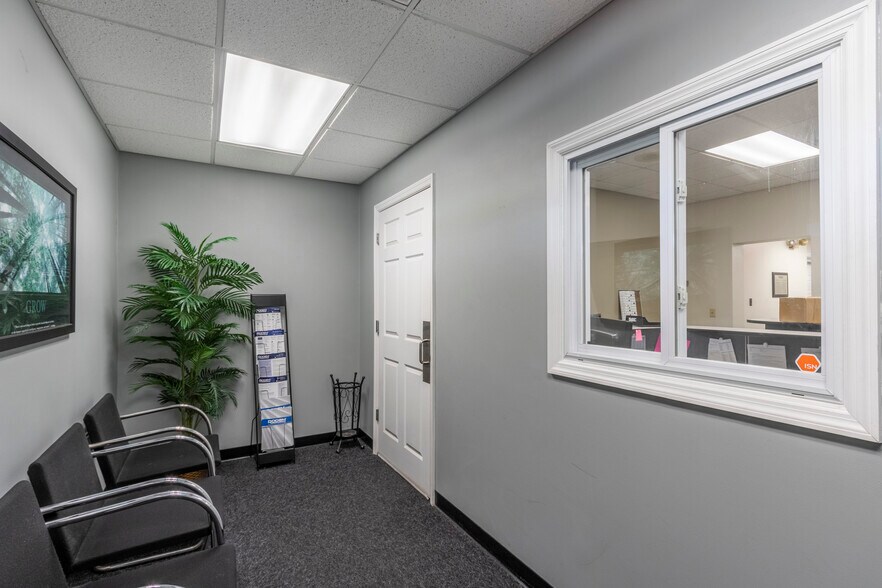 More Photos Of 5095 Crookshank Rd, Cincinnati Light Manufacturing For Sale