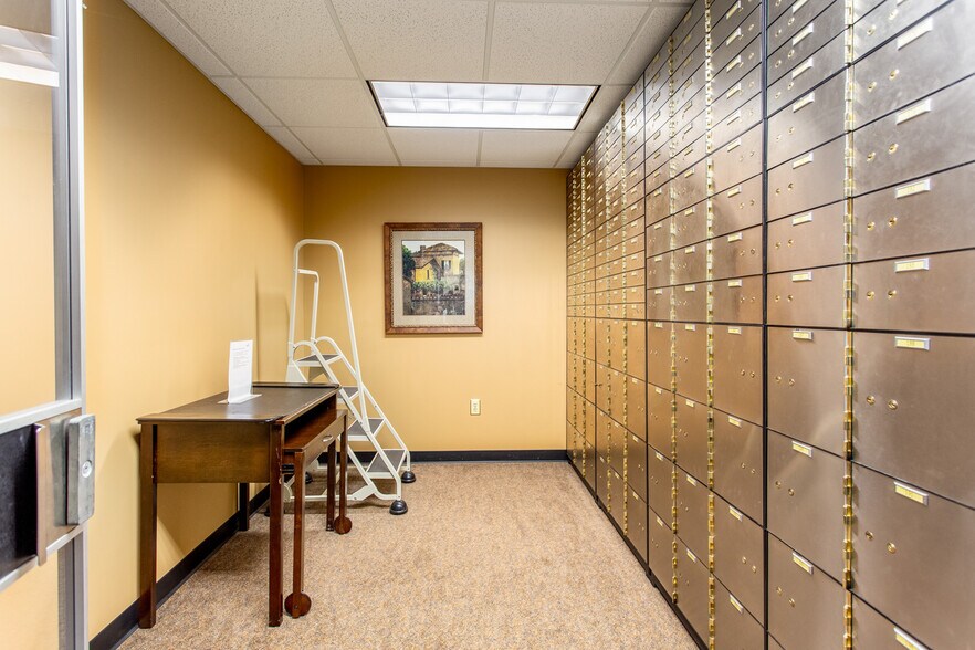 More Photos Of 102 Stonebridge Blvd, Bremen Bank For Sale