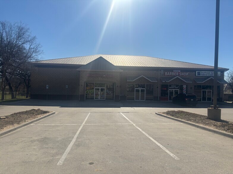 More Photos Of 801 W Euless Blvd, Euless Storefront For Lease