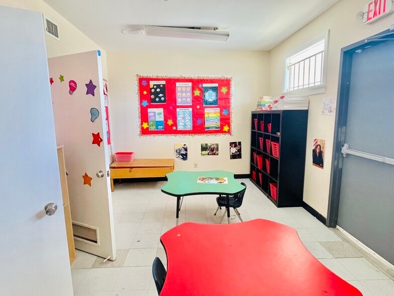 More Photos Of 7338 McHenry St, Houston Storefront Retail Office For Sale