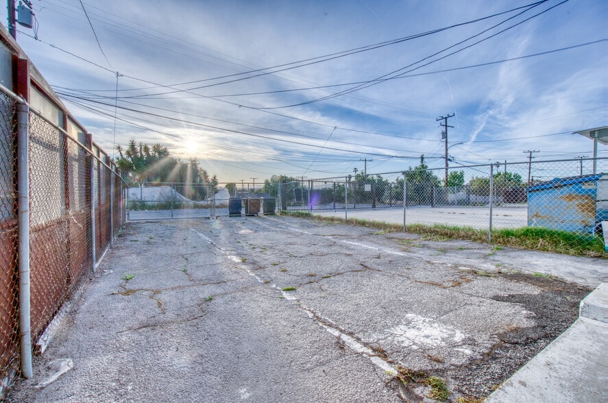 More Photos Of 11123 S Western Ave, Los Angeles Office For Sale