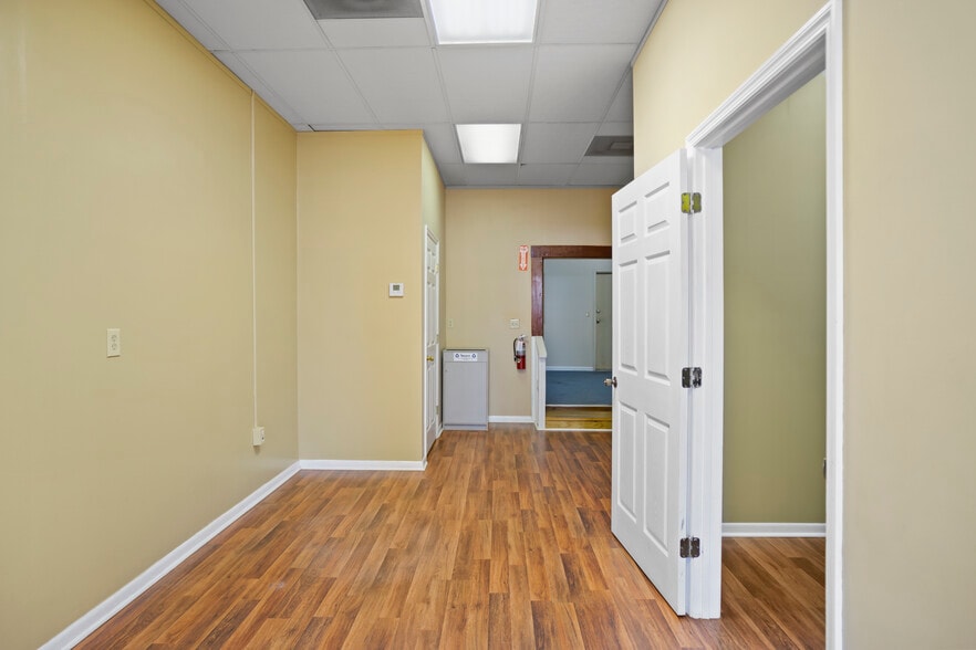 More Photos Of 20735 Central Ave E, Blountstown Office For Sale