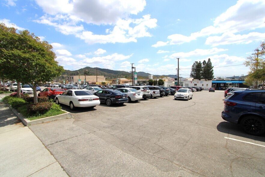 More Photos Of 3818-3824 Ocean View Blvd, Montrose Storefront Retail Office For Lease