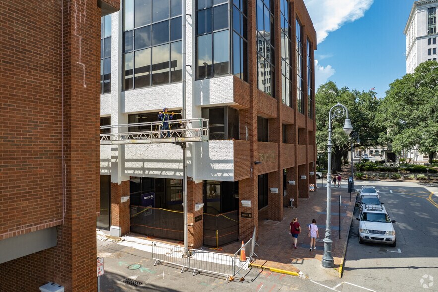 More Photos Of 33 Bull St, Savannah Office For Lease