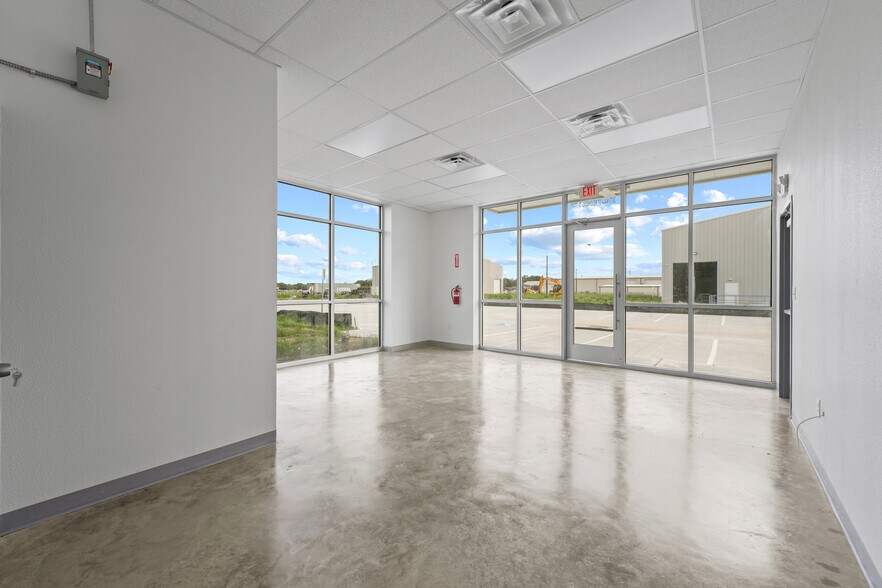 More Photos Of 2020 Commerce, Rosenberg Warehouse For Sale