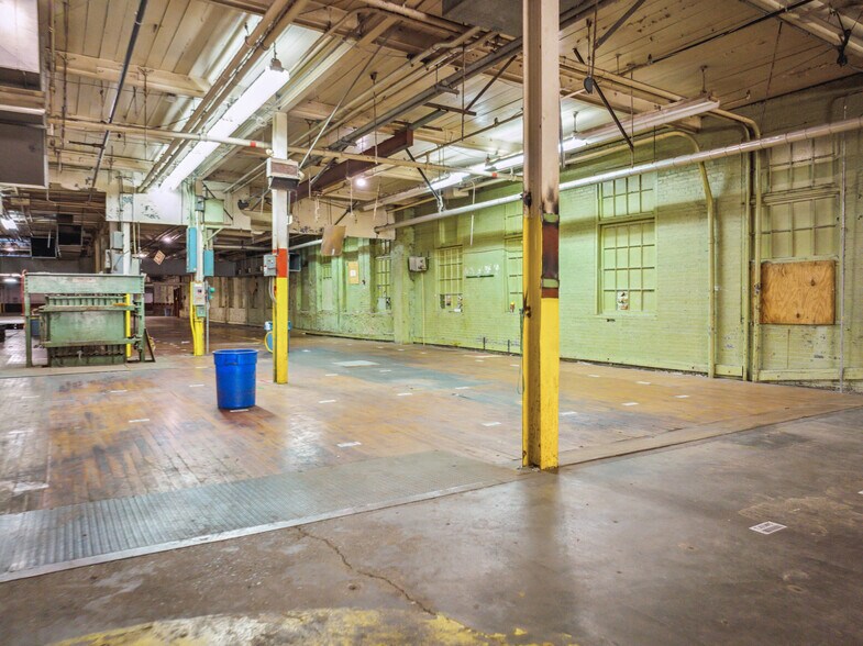 More Photos Of 715 E 2nd St, Stevenson Warehouse For Sale