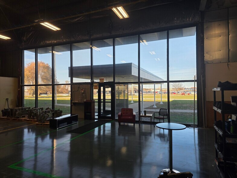 More Photos Of 300 Airport Rd, Ames Warehouse For Sale