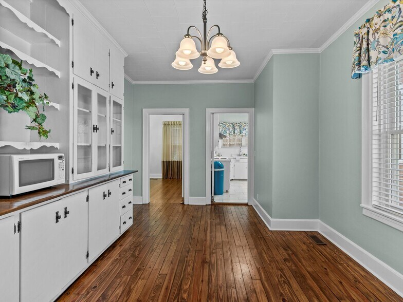 More Photos Of 302 W College St, Enterprise Flex For Sale