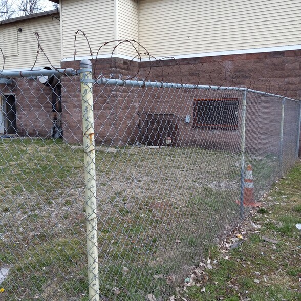 More Photos Of 6001 State St, East Saint Louis Restaurant For Sale