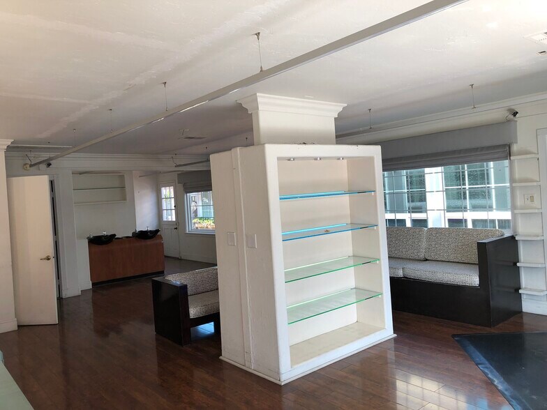 More Photos Of 7760 Fay Ave, La Jolla Storefront For Lease