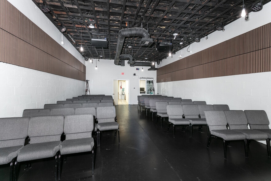 More Photos Of 605 Azusa, Azusa Storefront Retail Office For Sale