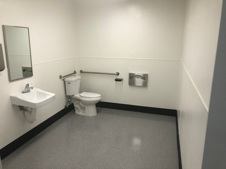 More Photos Of 9854 Baldwin Pl, El Monte Manufacturing For Lease