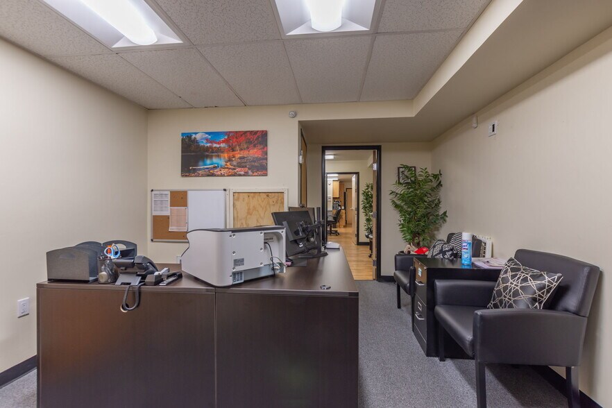 More Photos Of 7131-7133 Darby Ave, Reseda Office For Sale