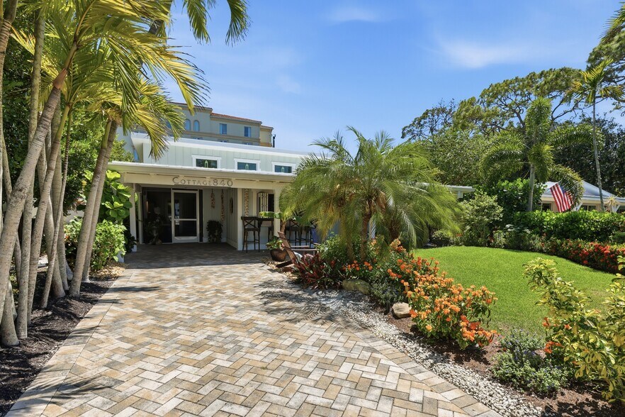 More Photos Of 840 Myrtle Ter, Naples Freestanding For Sale