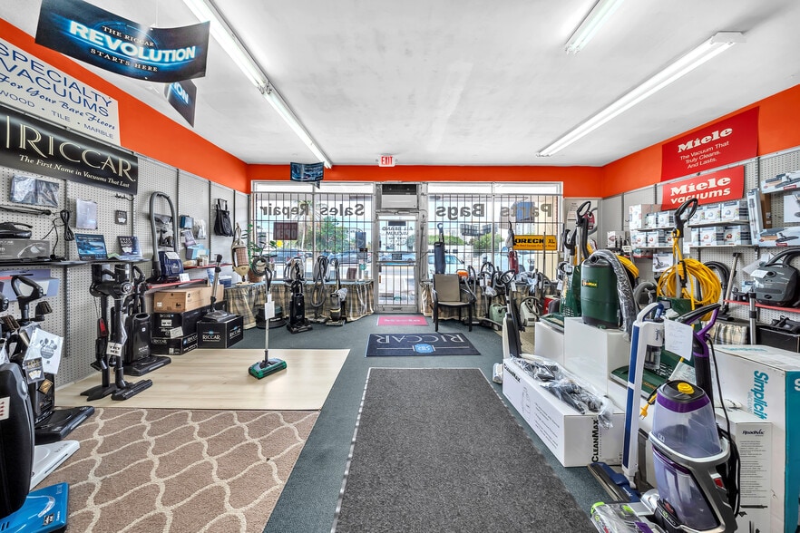 More Photos Of 18480-18484 W Dixie Hwy, North Miami Beach Unknown For Lease