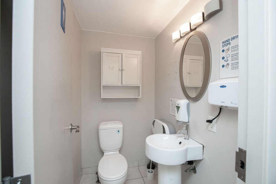 More Photos Of 190 Hempstead Dr, Hamilton Refrigeration Cold Storage For Sale