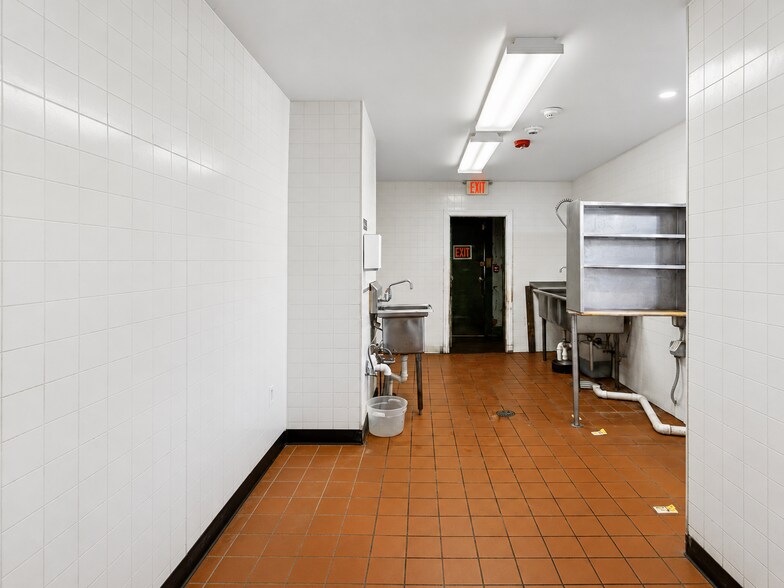 More Photos Of 228 Merrick Rd, Rockville Centre Storefront Retail Residential For Lease
