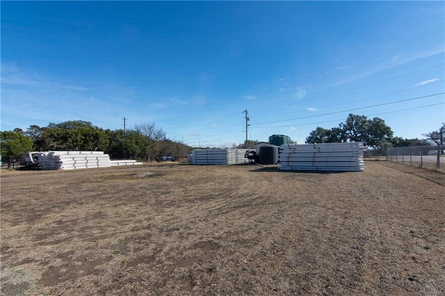 More Photos Of 500 Southland Dr, Burnet Flex For Lease