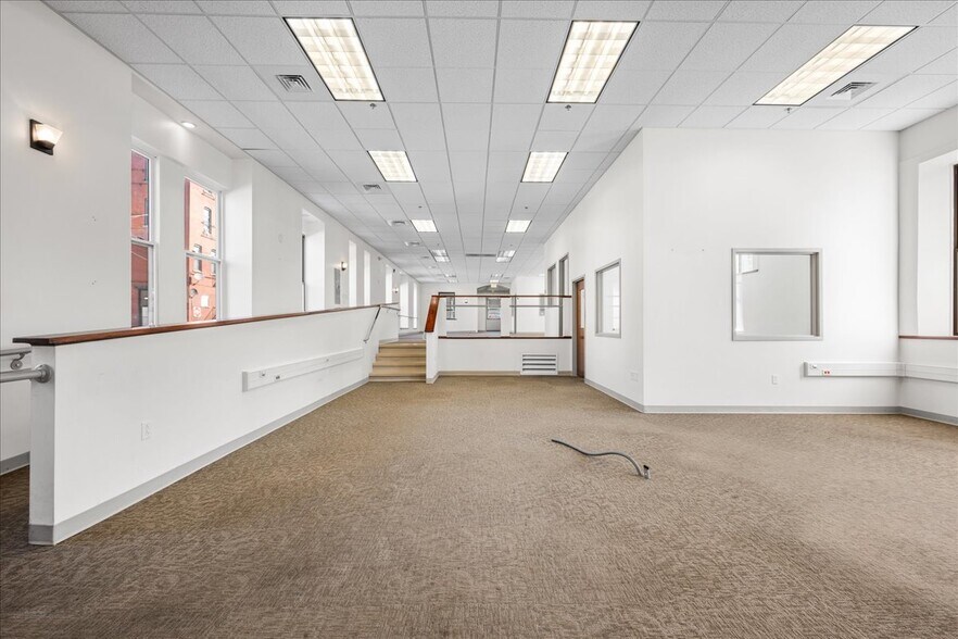 More Photos Of 10 Railroad Pl, Norwich Flex For Lease
