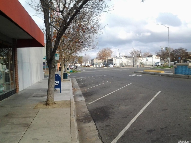 More Photos Of 2109 Del Paso Blvd, Sacramento Public Library For Lease