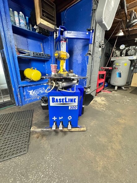 More Photos Of 973 Bergen St, Newark Auto Repair For Sale