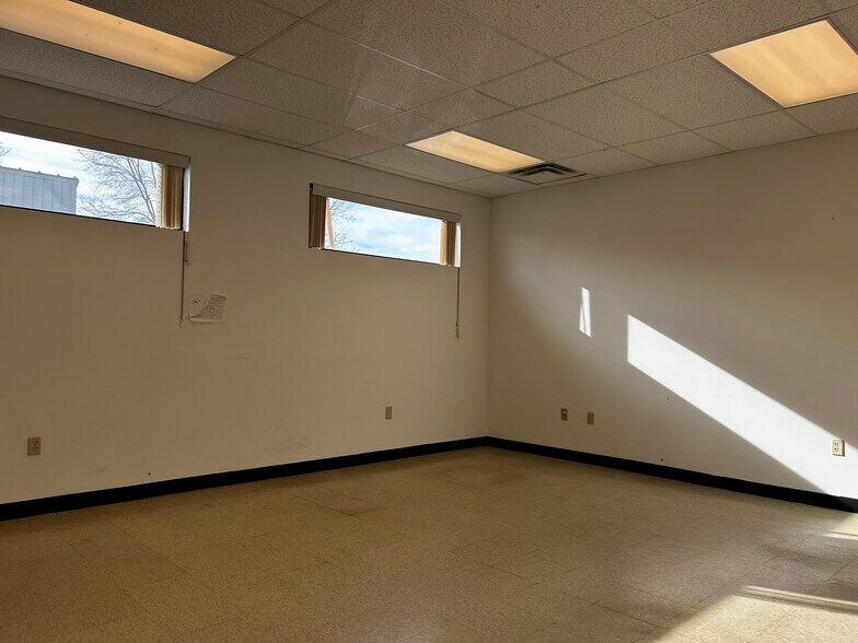 More Photos Of 4433 Manchester Rd, Kalamazoo Distribution For Lease