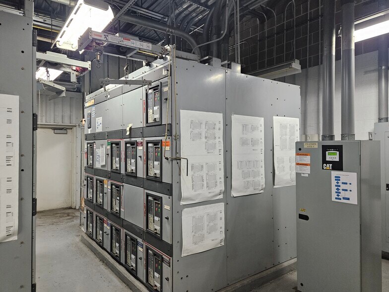 More Photos Of 100 Denso Rd, Osceola Manufacturing For Lease