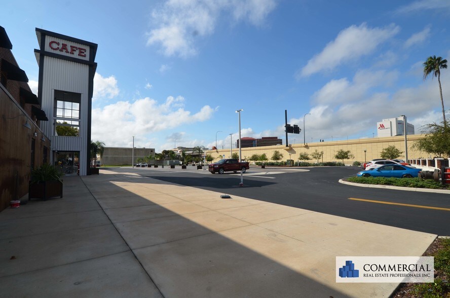 More Photos Of 100 W Livingston St, Orlando Restaurant For Lease