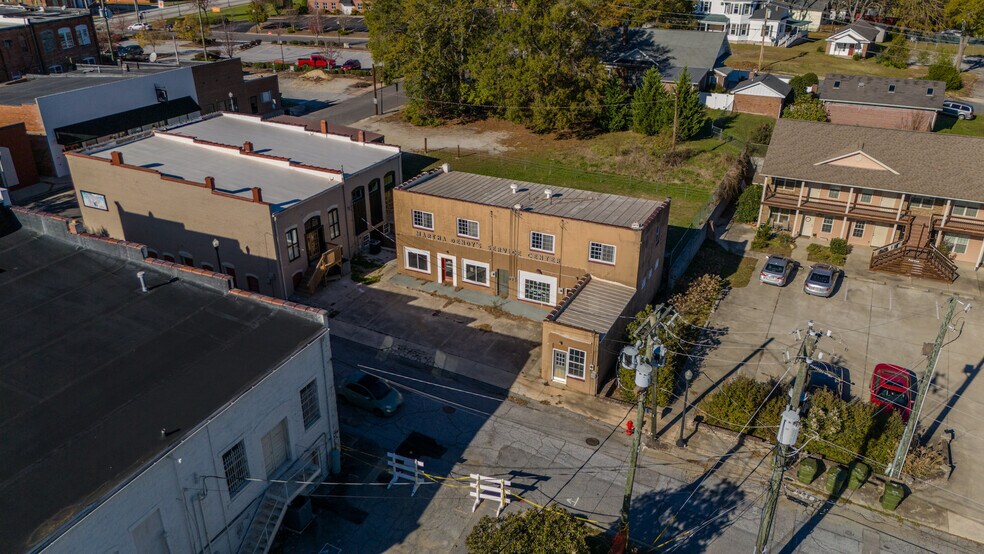More Photos Of 105 Enterprise St, Clinton Storefront Retail Residential For Sale