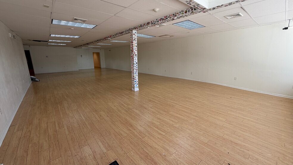 More Photos Of 135-137 Northampton St, Easton Storefront Retail Residential For Lease