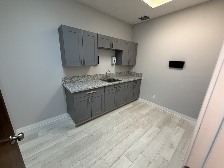 More Photos Of 885-895 Railroad St, Elko Medical For Lease