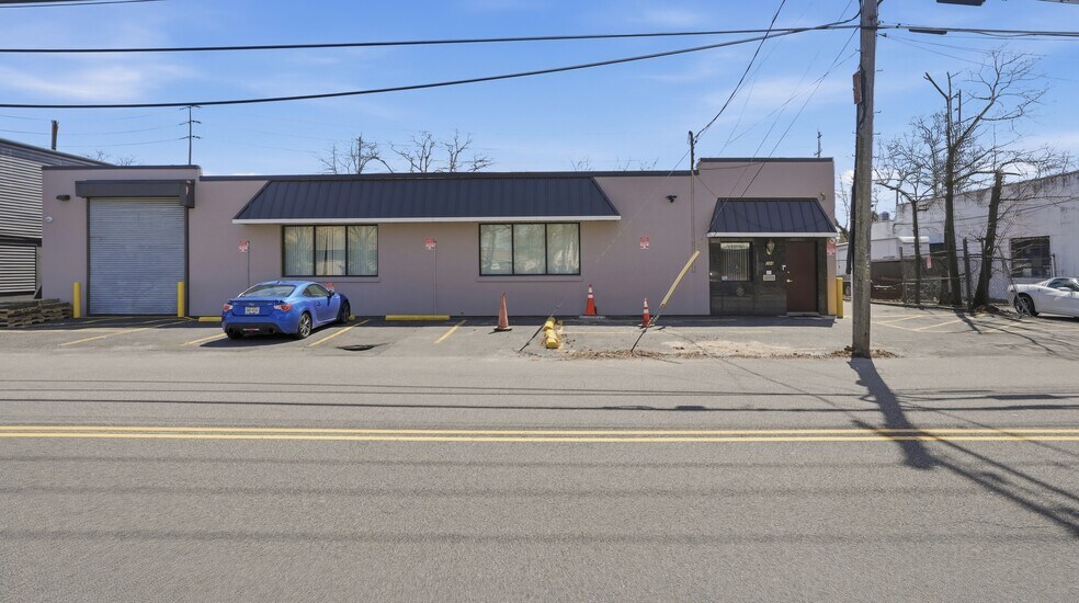 More Photos Of 384 Moffitt Blvd, Islip Warehouse For Sale