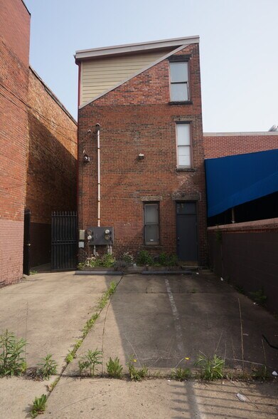 More Photos Of 2222 E Carson St, Pittsburgh Office For Sale