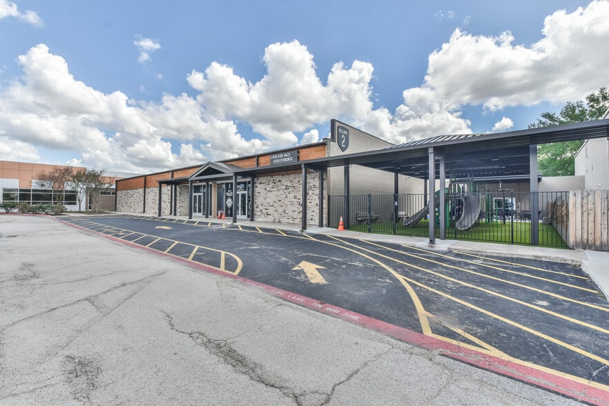 More Photos Of 1222 W Main St, Tomball Religious Facility For Sale