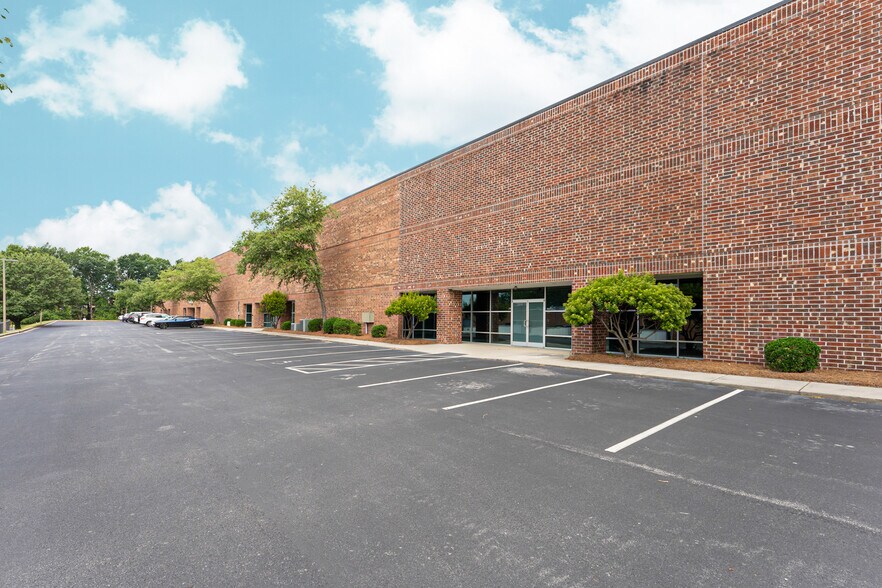 More Photos Of 6348 Burnt Poplar Rd, Greensboro Warehouse For Lease