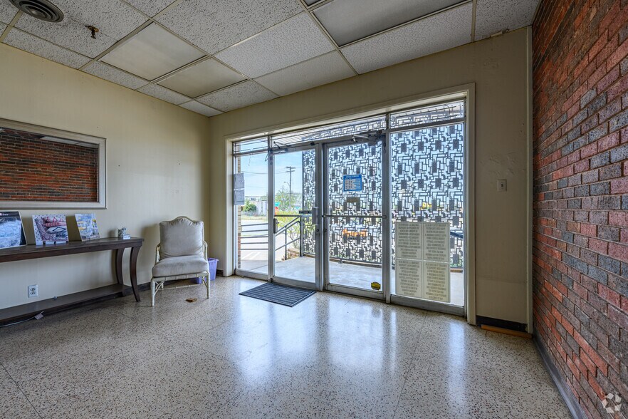 More Photos Of 1912 S Good Latimer Expy, Dallas Warehouse For Sale