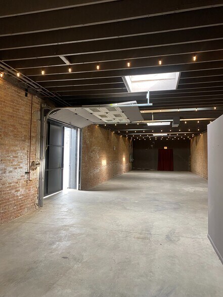 More Photos Of 2516-2522 W Madison St, Chicago Warehouse For Sale