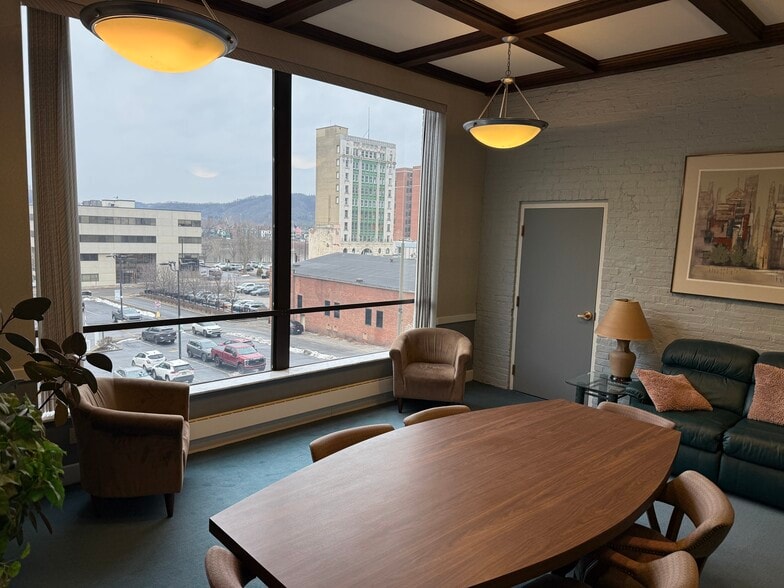 More Photos Of 1310 Market St, Wheeling Office For Lease