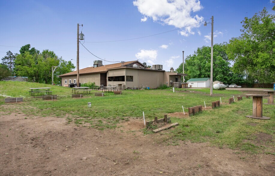 More Photos Of 14351 NE 78th St, Foley Restaurant For Sale