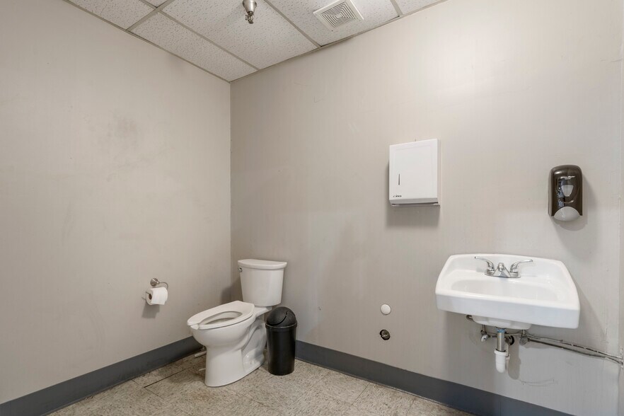 More Photos Of 5440 S 101st East Ave, Tulsa Warehouse For Sale