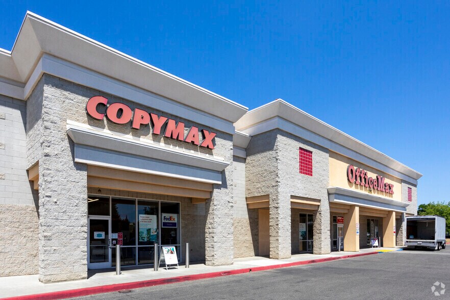 More Photos Of 1445-1465 Shaw Ave, Clovis Freestanding For Lease