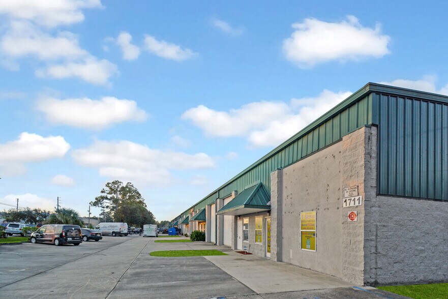 More Photos Of 1731 Dobbs Rd, Saint Augustine Warehouse For Lease