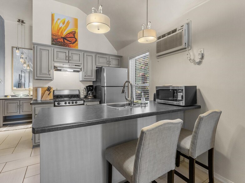 More Photos Of 201 Steele St, Algoma Hotel For Sale