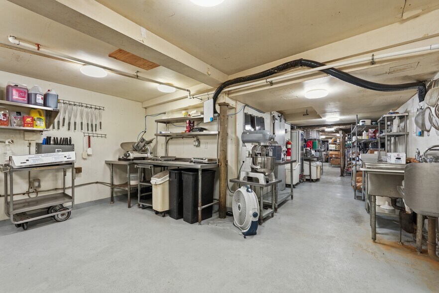 More Photos Of 1 Market St, Northampton Storefront Retail Residential For Lease