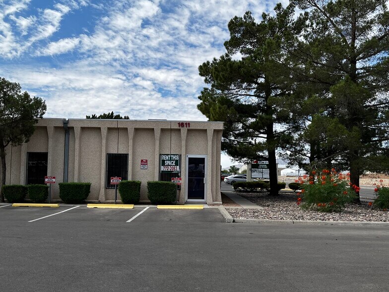 More Photos Of 7618 Boeing Dr, El Paso Office For Lease