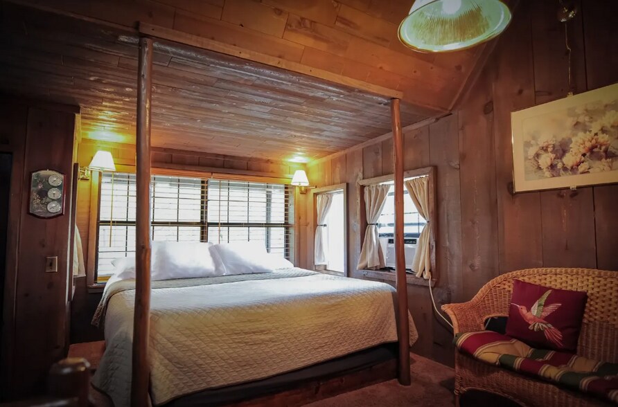 More Photos Of 88 Main St, Pinos Altos Hotel For Sale