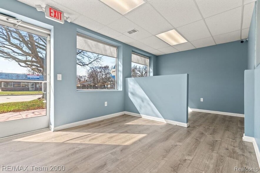 More Photos Of 5153 S Beech Daly St, Dearborn Heights Freestanding For Lease