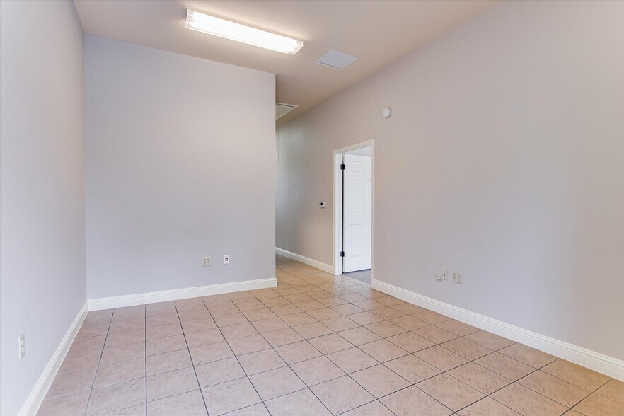 More Photos Of 13284 Pond Springs Rd, Austin Office For Sale